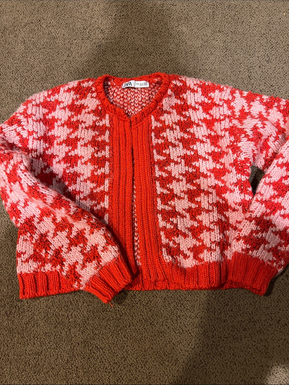 ZARA HOUNDSTOOTH CARDIGAN Bloggers Favorite medium crop pink red
